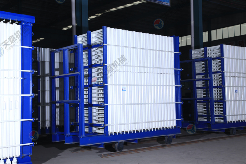 一次成型40塊板的復(fù)合墻板機(jī)，究竟有多好？